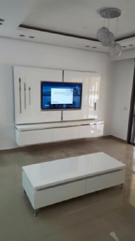 סט מזנון מסגרת ושולחן סלון בגימור אפוקסי מבריק | דגם פלזמה. גרין האוס רהיטים