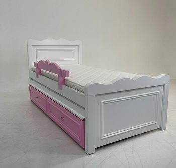 מיטה מעץ מלא דגם לב