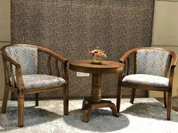 סט כורסאות ושולחן עץ מלא בסגנון איטלקי קלאסי. גרין האוס רהיטים.