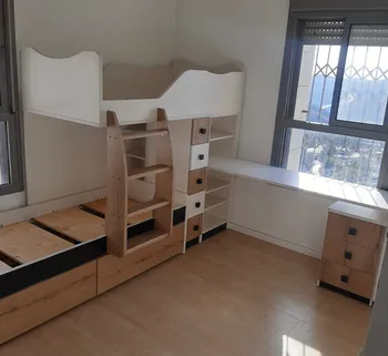 מיטת קומותיים ל-4 ילדים | כולל שולחן כתיבה וכוננית