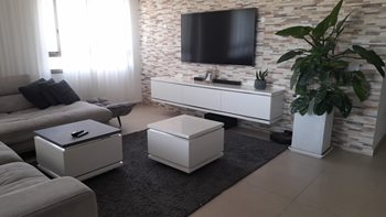 מזנון וזוג שולחנות דגם אפרודיטה