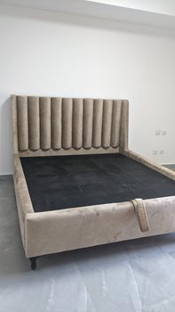 מיטה מרופדת עם ארגז סנדוויץ דגם טריו