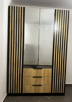 ארון קלאס מראות לייסטים